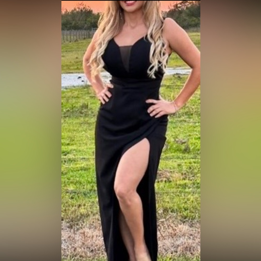 Elegant Black Sleeveless Dress